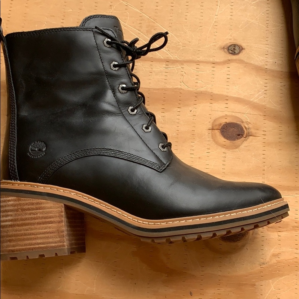 Authentic Waterproof Timberland Booties - Picture 2 of 5